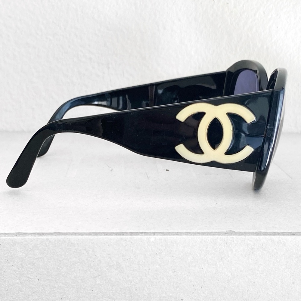 CHANEL Vintage 1990‘s Oversized Runway Sunglasses - Picture 5 of 12